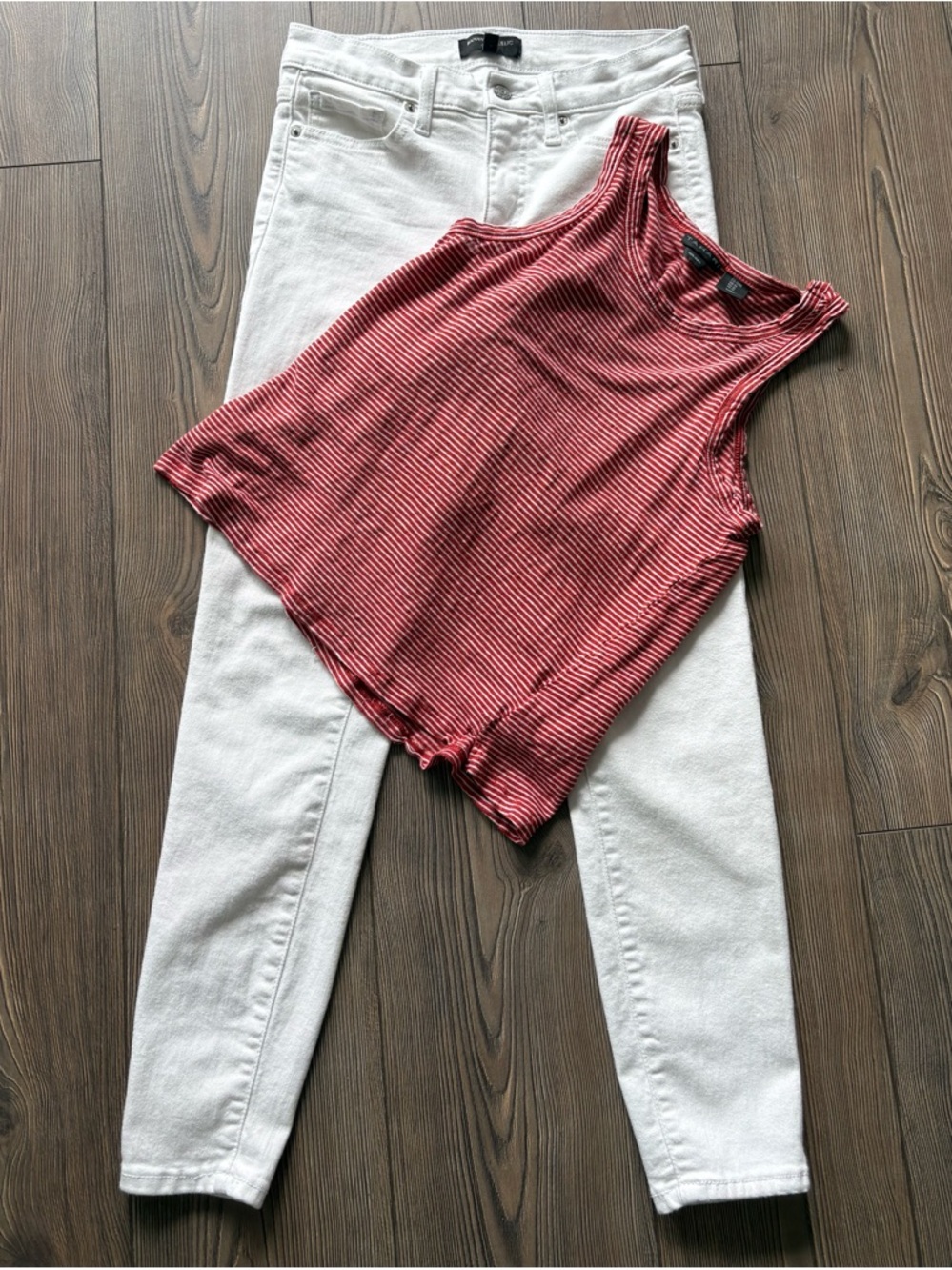 Banana Republic White Jeans & Linen Top Outfit